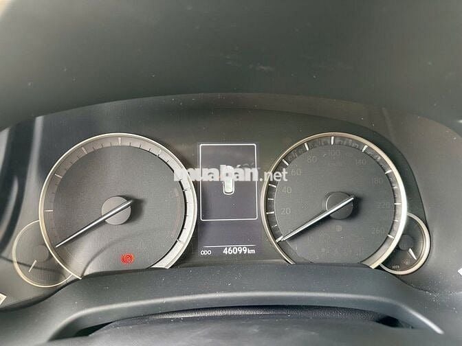 Lexus RX300 2020 màu vàng cát, số tự động
