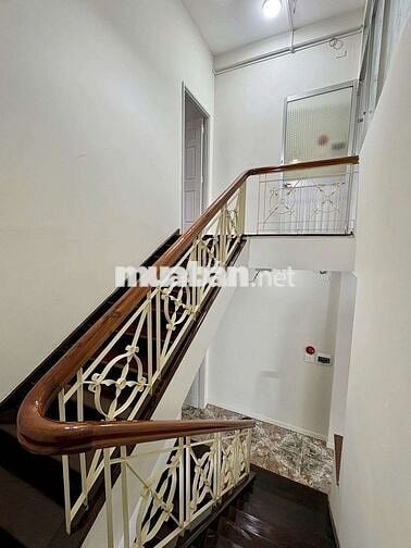 Cho thuê nhà rộng cư xá lữ gia, p15. Dt. 5x30m 1 trệt 2 lầu st.