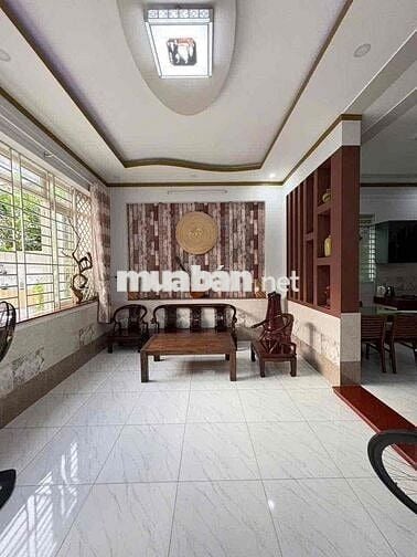 bán nhà mặt tiền gần chợ dĩ an bình dương