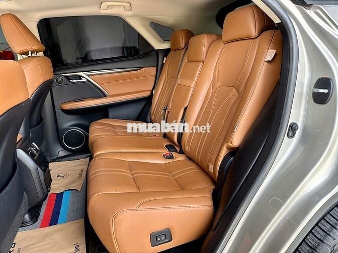 Lexus RX300 2020 màu vàng cát, số tự động