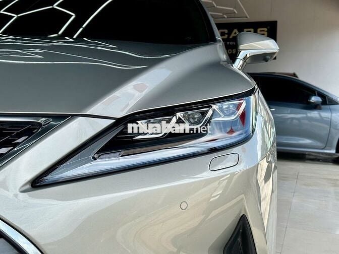 Lexus RX300 2020 màu vàng cát, số tự động