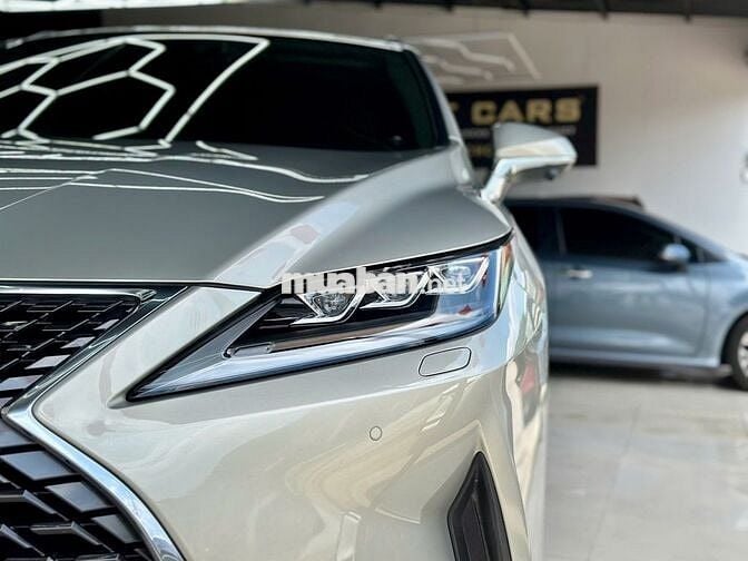 Lexus RX300 2020 màu vàng cát, số tự động