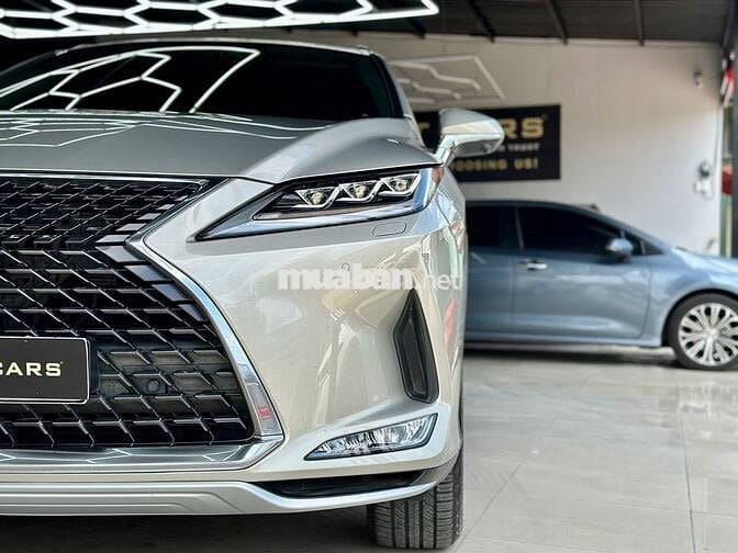 Lexus RX300 2020 màu vàng cát, số tự động