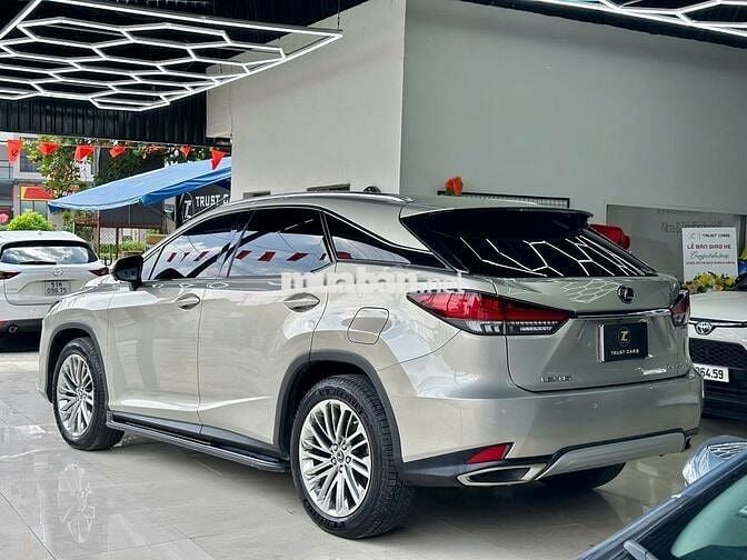 Lexus RX300 2020 màu vàng cát, số tự động