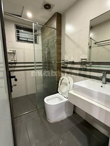 Cho thuê nhà ngõ 89 lạc long quân 55m x6T thang máy