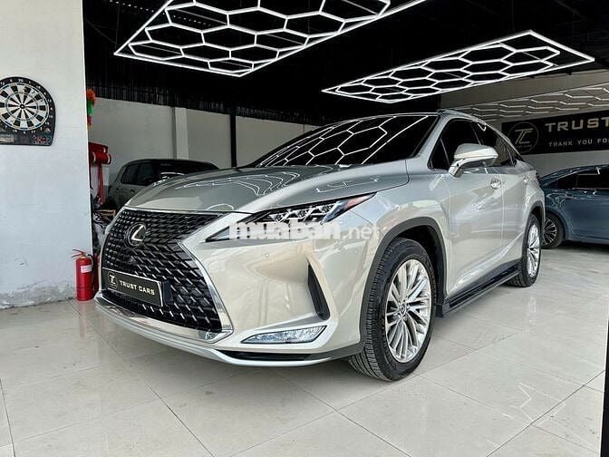 Lexus RX300 2020 màu vàng cát, số tự động