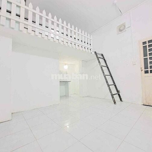 PHÒNG TRỌ CÓ GÁC CỬA SỔ THOÁNG CÓ MÁY LẠNH