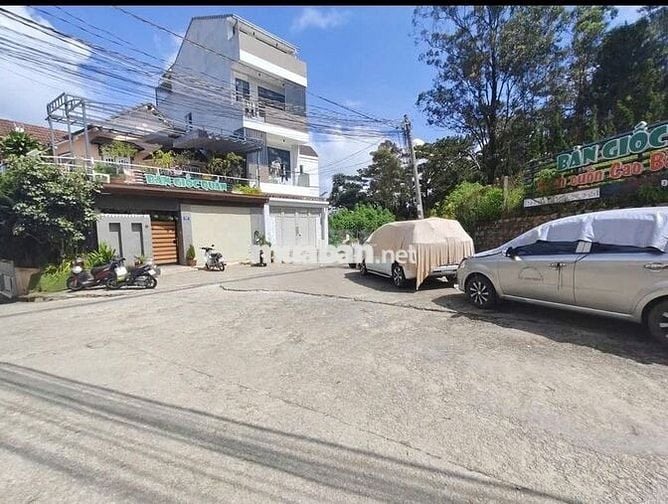 ĐẤT MẶT TIỀN SẲN GPXD CÓ BÃI Ô TÔ CHUNG KHU VỰC TIỀM NĂNG ĐẦU TƯ CHDV