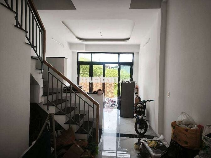 Nhà xe tải , xe hơi vào nhà , Kế công viên thoáng mát . Tây Lân , BT