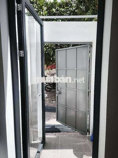 Nhà xe tải , xe hơi vào nhà , Kế công viên thoáng mát . Tây Lân , BT