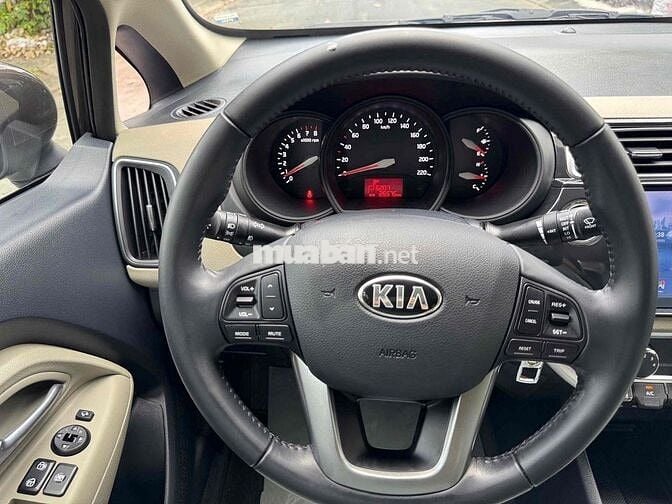 Kia Rio 2015 1.4 AT Sedan - 26000 km