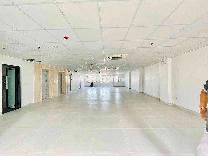 Chính chủ cho thuê toà văn phòng tại Hoàng Cầu 170m2 25t siêu phẩm