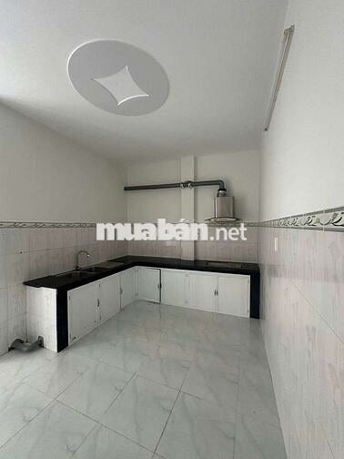 Nhà cho thuê hẻm 756 Đoàn Văn Bơ yên tĩnh