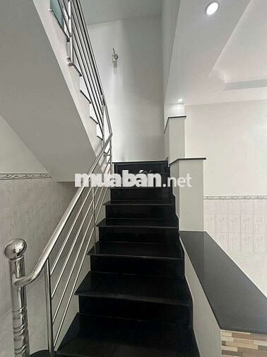 Nhà cho thuê hẻm 756 Đoàn Văn Bơ yên tĩnh