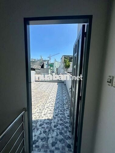 Nhà cho thuê hẻm 756 Đoàn Văn Bơ yên tĩnh