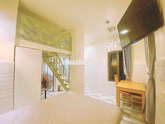 Phòng 3 cửa sổ, full tiện ích có thang máy, bảo vệ 24/7