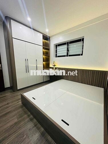 gia đình em chính chủ cần bán căn 83m tầng 9 nơ 10 bán đảo linh đàm