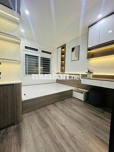 gia đình em chính chủ cần bán căn 83m tầng 9 nơ 10 bán đảo linh đàm