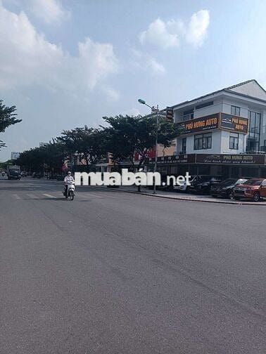 Nhà 4 tầng, lô góc Aeon Mall – 50/65m², vỉa hè rộng, ô tô tránh.