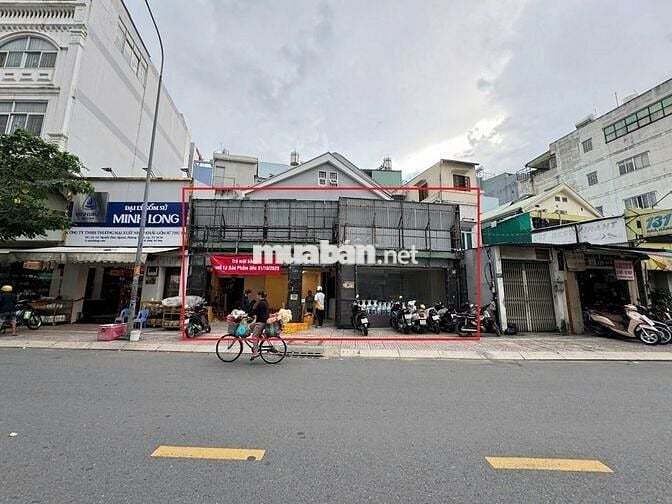 Cho thuê nhà mặt tiền 12m, DT 160m2, quận 3 vị trí đẹp