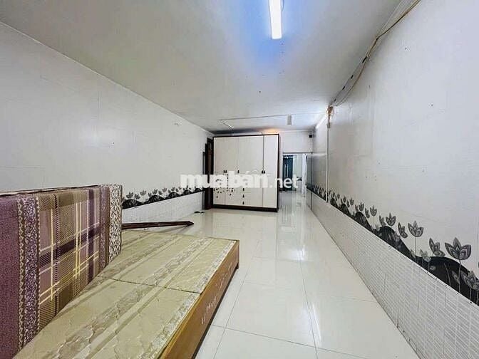 Tập thể tầng 1. Phố Nguyễn Trãi,vừa ở vừa kinh doanh. 80M. Mt4m.