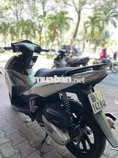 Xe máy Honda Air Blade 125 màu trắng xám