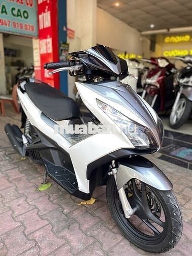 Xe máy Honda Air Blade 125 màu trắng xám