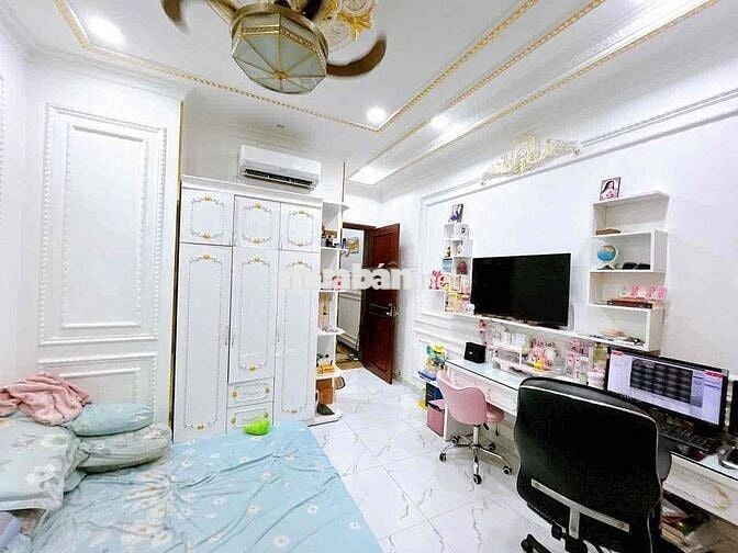 Nhà đẹp Tân Sơn Nhì 1 trệt 3 lầu.Hẻm xe tải thông.Sân đậu ô tô.Ở ngay
