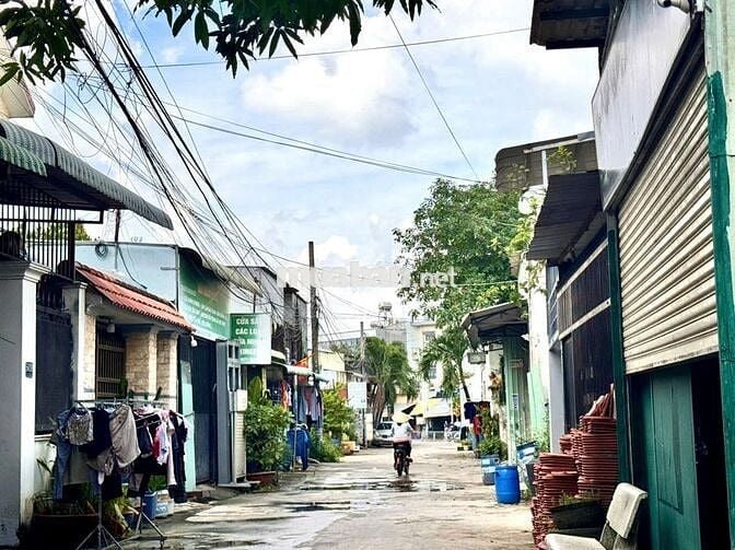 Bán nhà Đông Hòa 92m²,SHR đường 2 xe hơi,cách BigC Go Dĩ An 800m