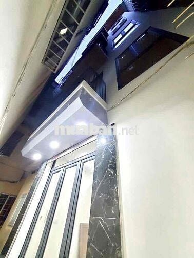 Bán nhà ngõ TOÀN THẮNG X 5 tầng 33m2 ,2 thoáng , sổ nở hậu