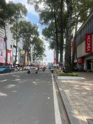 CHO THUÊ NHÀ MẶT TIỀN ĐƯỜNG 3/2 – QUẬN 10 (ĐỐI DIỆN VINCOM)