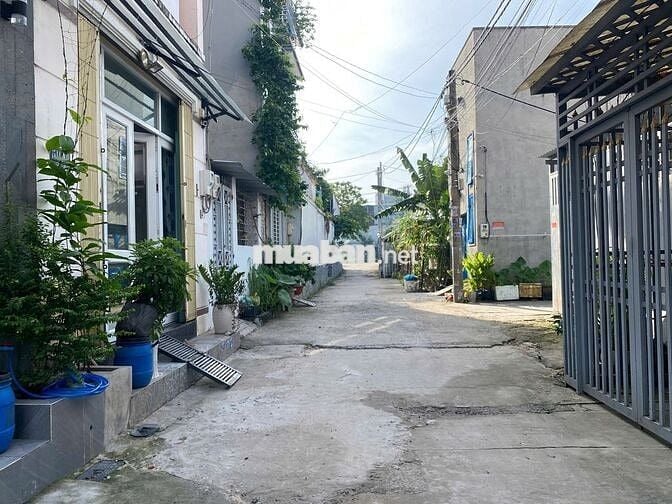 Bán đất 92 Vườn Lài đi vào, DT: 46m2. 4x12m. Xây dựng full. Hẻm 5m
