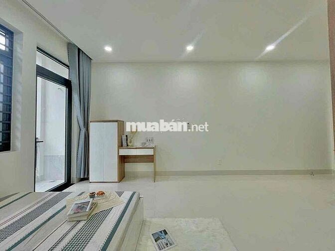 Cho thuê căn hộ dịch vụ ban công thoáng mát ngay Sân Bay