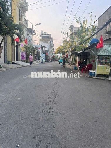 Nhà 3 tầng Hẻm xe hơi vô nhà , mới vali ở ngay , sát MT , Lê Đình Cẩn