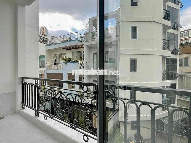 Cho thuê căn hộ dịch vụ ban công thoáng mát ngay Sân Bay