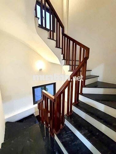 Bán nhà ngõ TOÀN THẮNG X 5 tầng 33m2 ,2 thoáng , sổ nở hậu