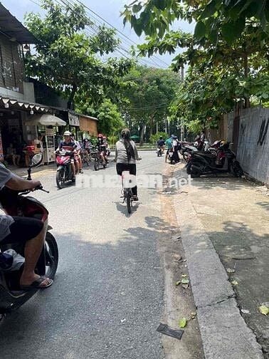 BÁN ĐẤT TẶNG NHÀ -HẺM 7M- MT NỘI BỘ