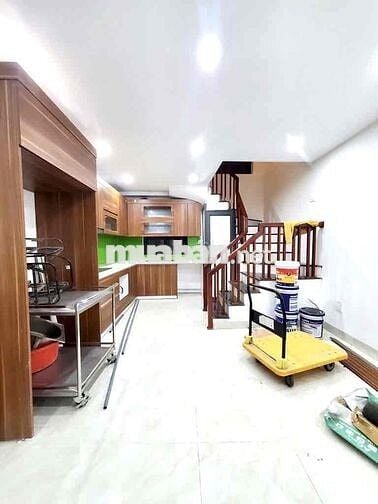 Bán nhà ngõ TOÀN THẮNG X 5 tầng 33m2 ,2 thoáng , sổ nở hậu