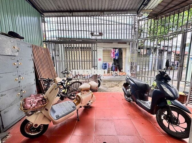 Bán nhà Đông Hòa 92m²,SHR đường 2 xe hơi,cách BigC Go Dĩ An 800m