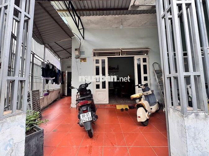 Bán nhà Đông Hòa 92m²,SHR đường 2 xe hơi,cách BigC Go Dĩ An 800m