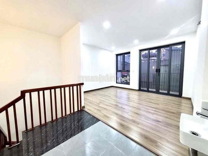 Bán nhà ngõ TOÀN THẮNG X 5 tầng 33m2 ,2 thoáng , sổ nở hậu
