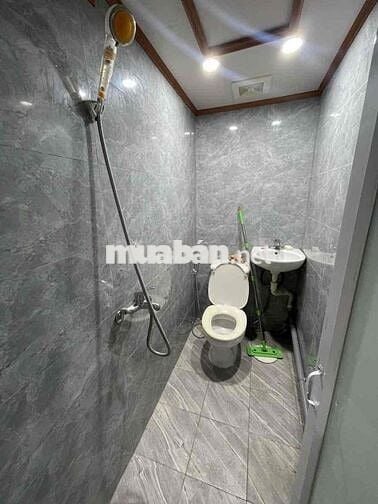 Bán nhà tập thể phố Lò Đúc nhà đẹp 2 thoáng ở ngay 50m tầng 2 giá nhỉn