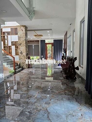 Biệt thự VIP gần 1000m2 Sân Vườn Hồ Bơi 3 tầng Đường Lê Thị Riêng