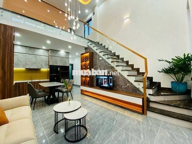 CHO THUÊ NHÀ MẶT TIỀN PHẠM THẾ HIỂN  1 trệt 1 lầu 2 PN - Sân Oto