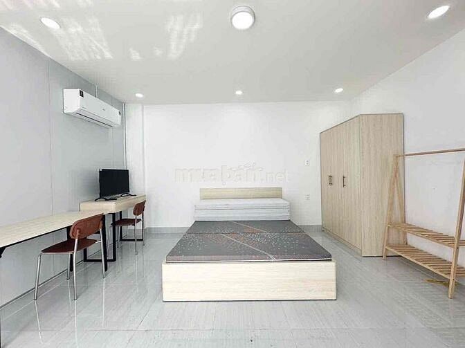 CĂN HỘ FULL NỘI THẤT - GIÁP QUẬN 1, MỚI 100% - THANG MÁY