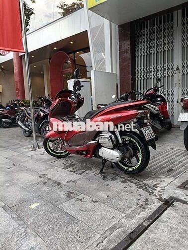 Xe tay ga Honda PCX 125 màu đỏ 2011.