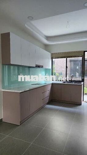 Cho thuê Nhà phố vườn 1 trệt 1 lầu mặt đường lớn nội thất cơ bản