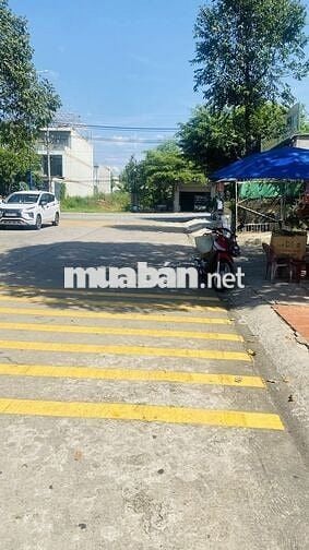 Bán đất ở tp hcm ( đối diện cổng trường học)