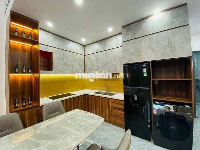 CHO THUÊ NHÀ MẶT TIỀN PHẠM THẾ HIỂN  1 trệt 1 lầu 2 PN - Sân Oto