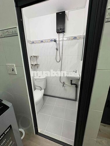 Nhà ban công Nguyễn Văn Linh - kế bên RMIT cho thuê. Full nội thất